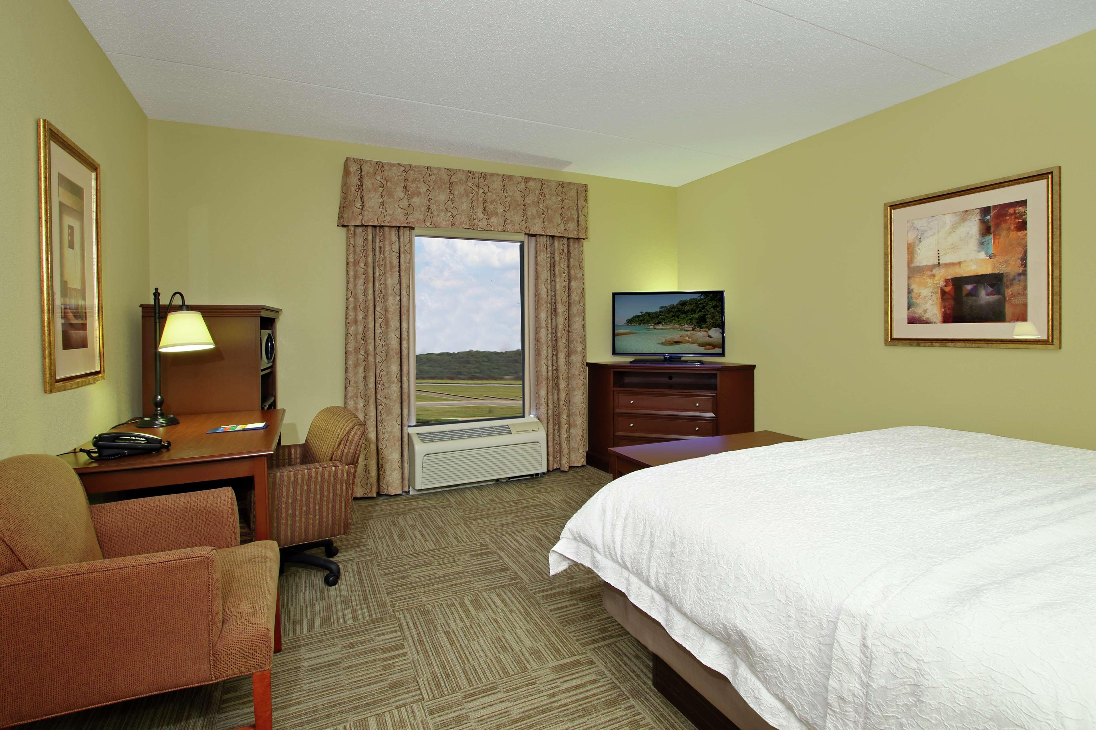 Hampton & Hotel