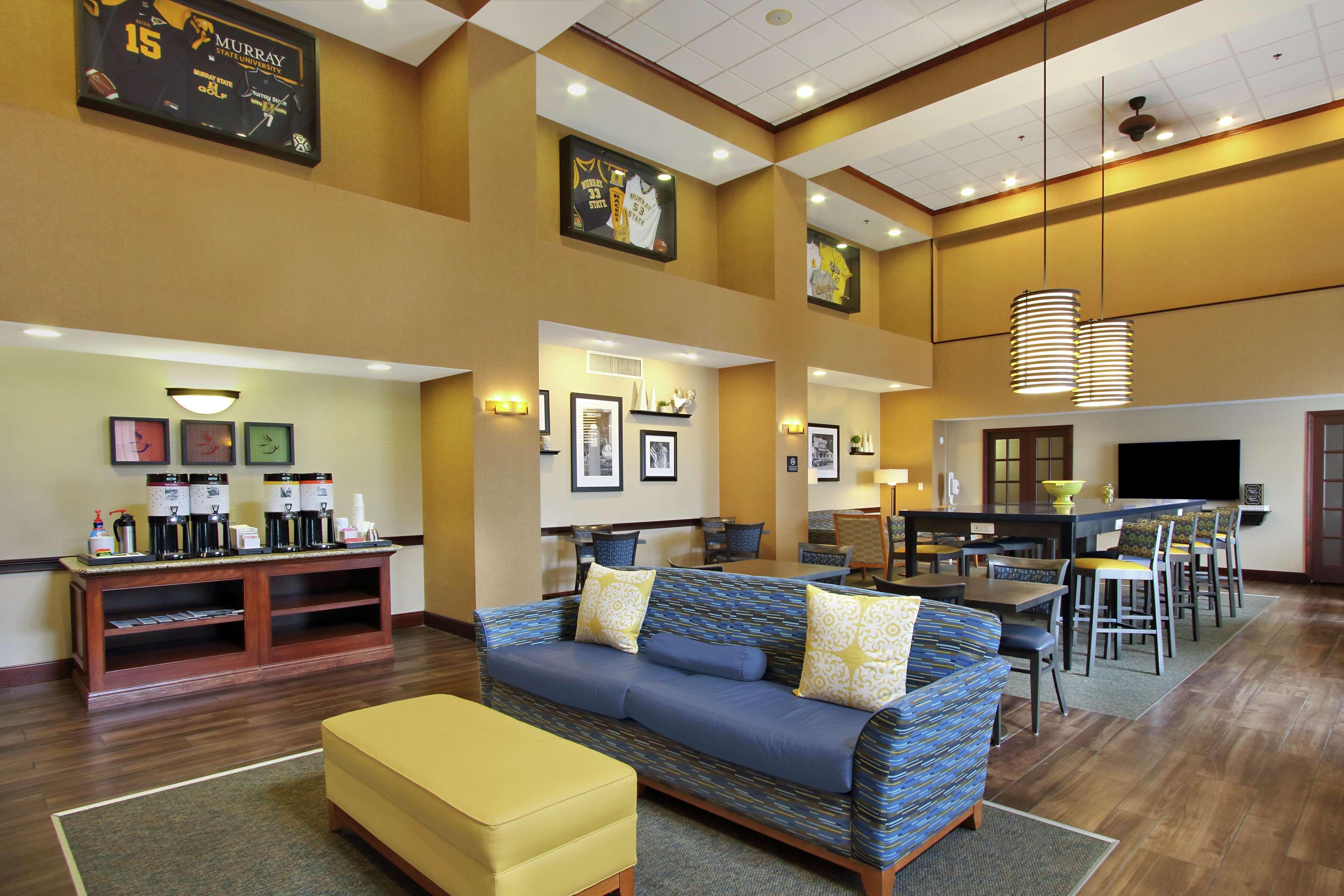 Hampton & Hotel