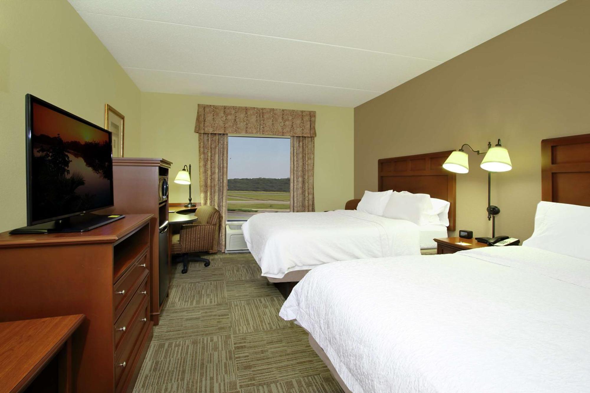 Hampton & Hotel